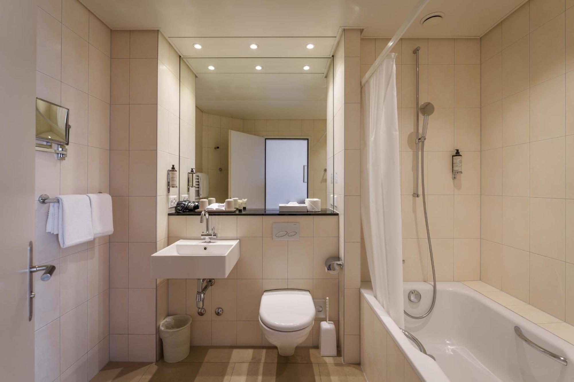 Hotel Schweizerhof Basel Ngoại thất bức ảnh