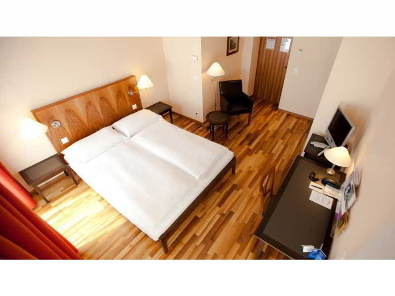 Hotel Schweizerhof Basel Ngoại thất bức ảnh