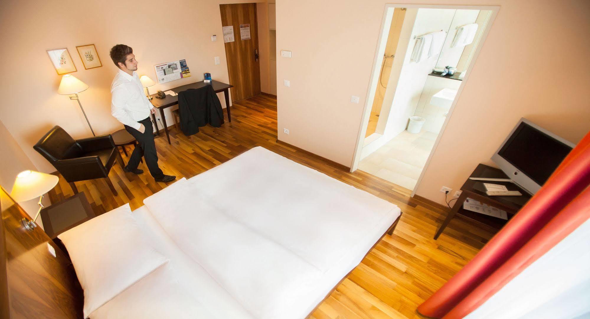 Hotel Schweizerhof Basel Ngoại thất bức ảnh