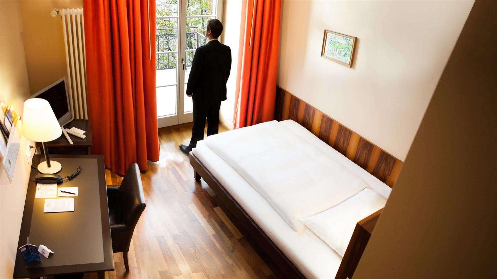 Hotel Schweizerhof Basel Ngoại thất bức ảnh
